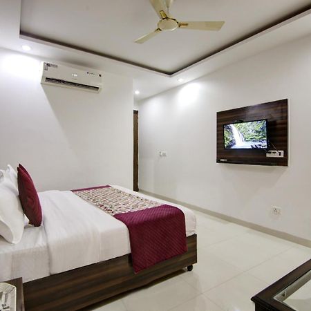 Hotel Devrana Delhi Airport Νέο Δελχί Εξωτερικό φωτογραφία